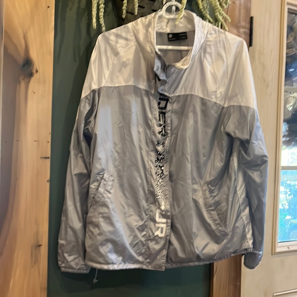 Under Armour womenswear wind breaker. Size large.
